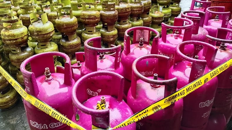 Polisi Bongkar LPG Oplosan di Semarang, 4 Orang Ditangkap Ribuan Tabung Disita