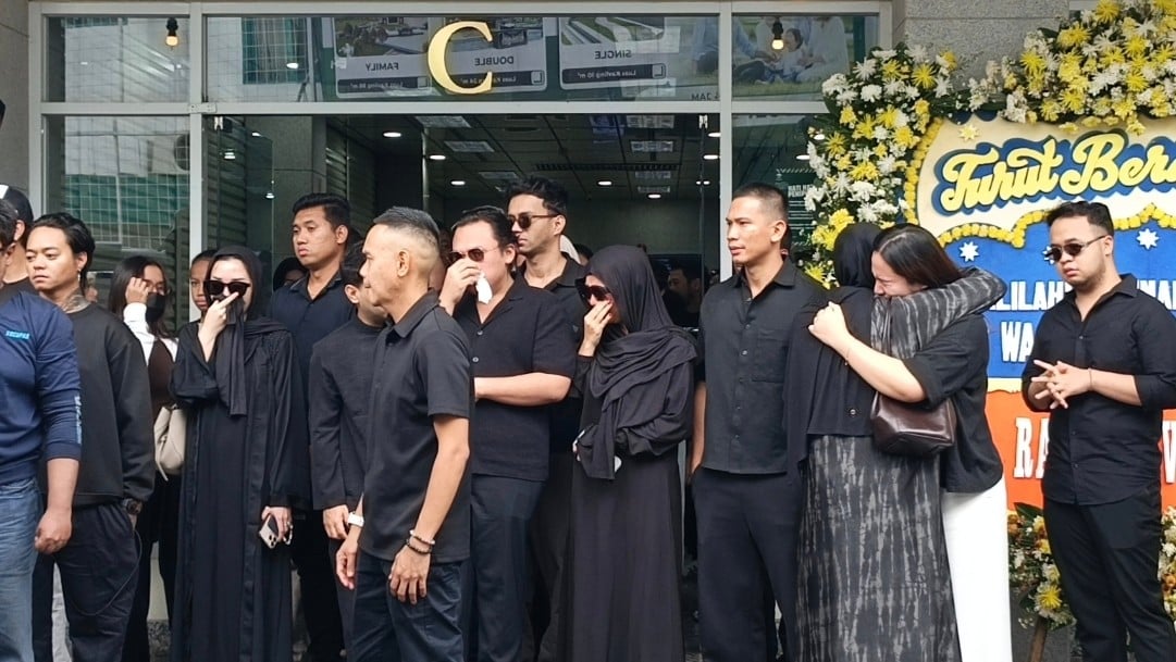 Tangis Sahabat Pecah Iringi Jenazah Lula Lahfah Sebelum Disalatkan