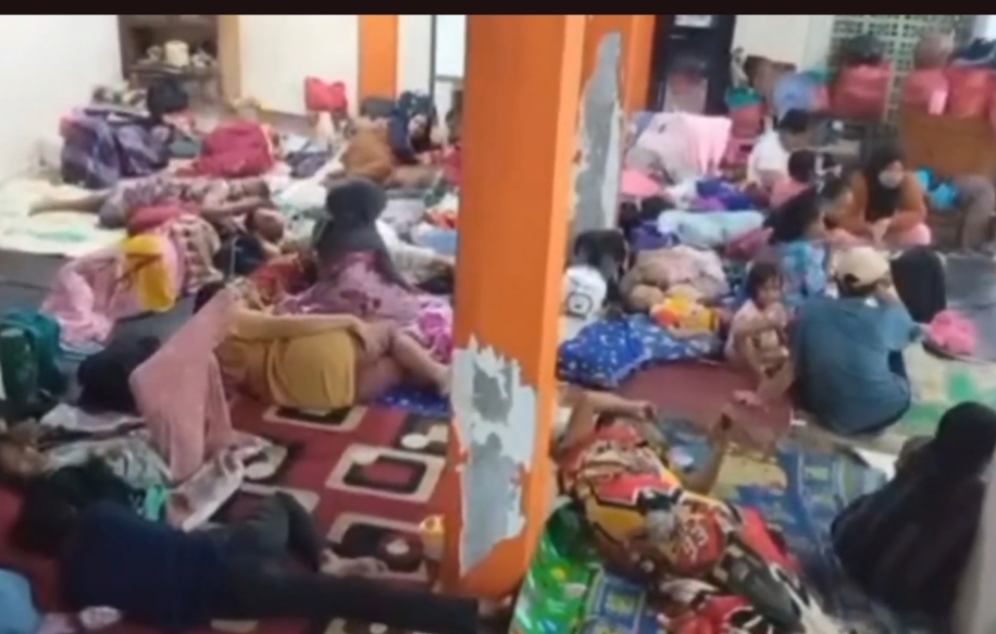 Kali Bekasi Meluap, Banjir 1,5 Meter Rendam Ratusan Rumah di Kampung Lebak