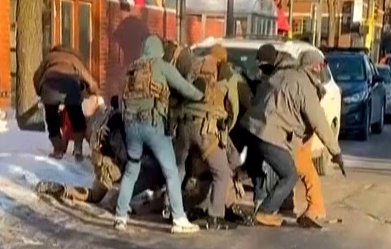 2 Petugas Imigrasi AS yang Menembak Mati Alex Pretti Diberhentikan Sementara