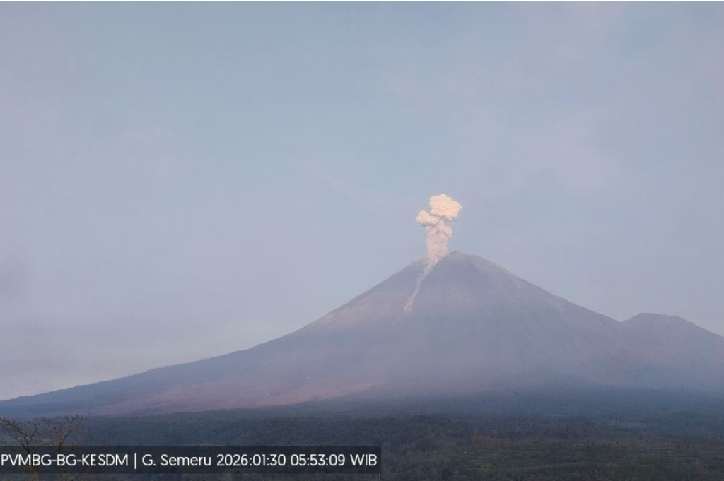 Gunung Semeru Erupsi, Kolom Abu Terpantau Setinggi 1.000 Meter