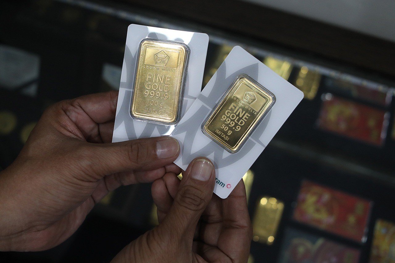Harga Emas Antam Hari Ini Meroket Rp167.000, Tembus Rp3.027.000 per Gram