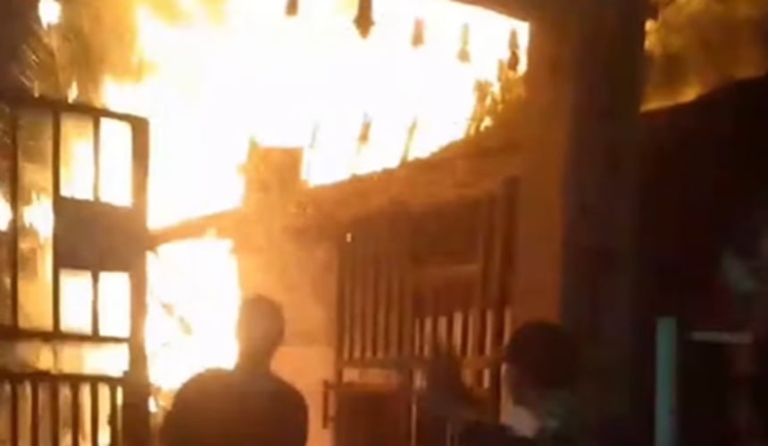 Kebakaran di Cengkareng Jakbar Dini Hari, Lapak Barang Bekas Dilahap Si Jago Merah