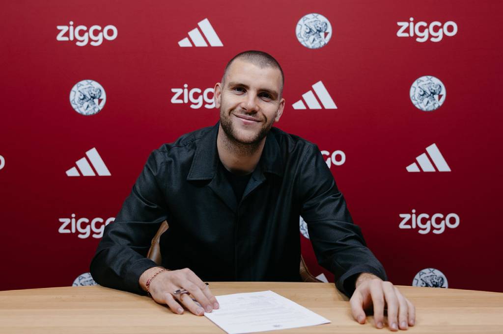 Maarten Paes Resmi Direkrut Ajax Amsterdam, Dikontrak hingga 2029