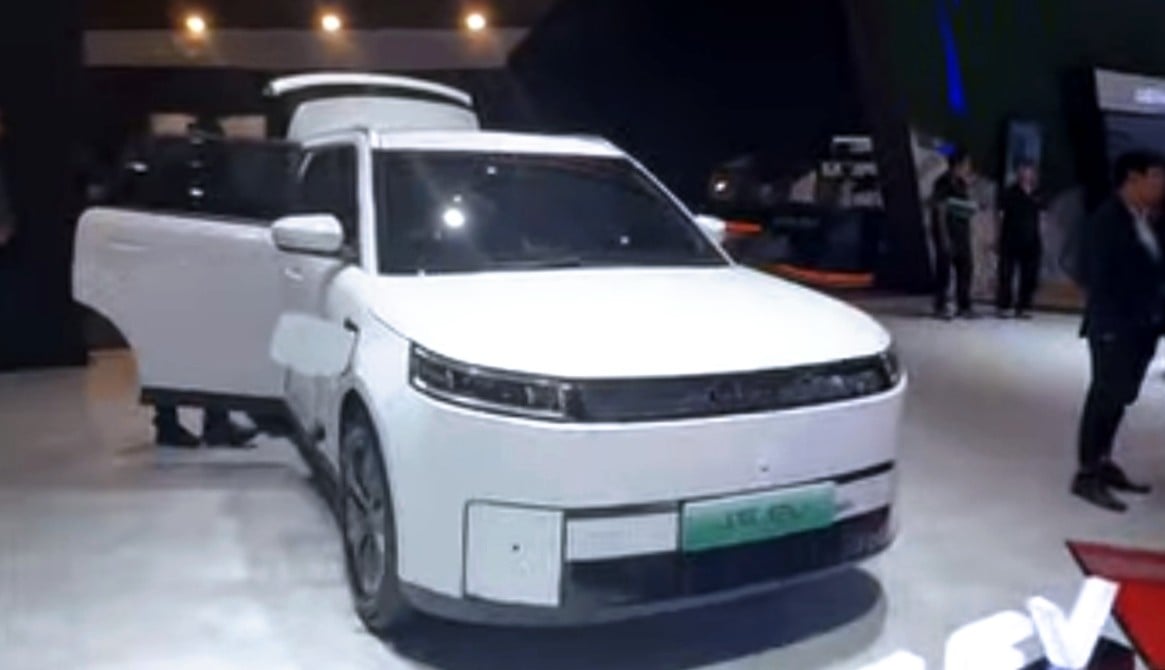 Bawa Line Up Lengkap di IIMS 2026, Jaecoo Libatkan Pengunjung Kembangkan J5 EV