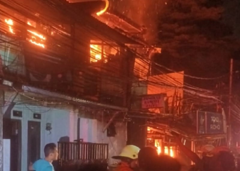 Kebakaran Hanguskan Toko dan Rumah di Mampang Jaksel, Tak Ada Korban