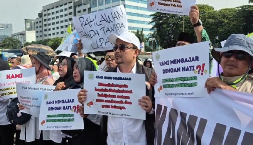 Ratusan Guru Madrasah Demo di Depan Gedung DPR, Tuntut Kesejahteraan dan Diangkat Jadi PPPK