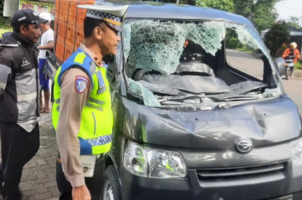 Kecelakaan Beruntun Pikap Tabrak Minibus dan Motor di Gowa, 2 Orang Luka Berat