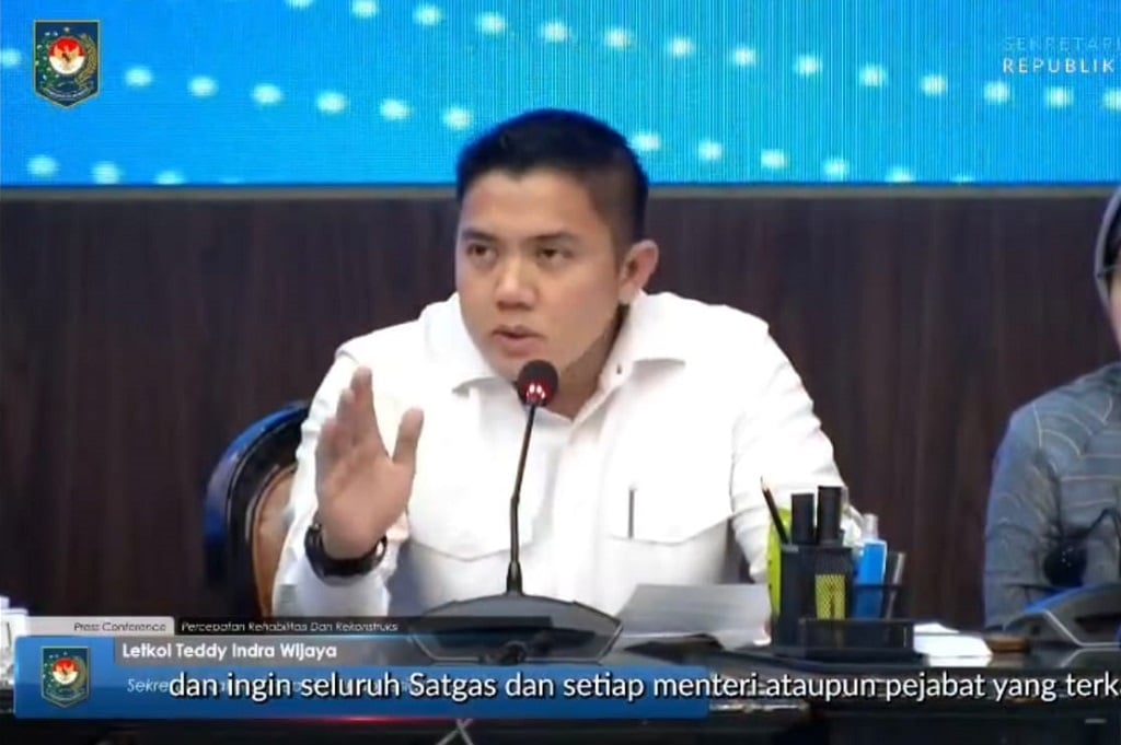Seskab Teddy Pastikan Presiden Prabowo Terus Pantau Pemulihan Bencana Sumatra