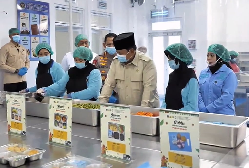 Cek SPPG Polri, Prabowo Intip Proses Masak Selat Solo hingga Tinjau Hidroponik
