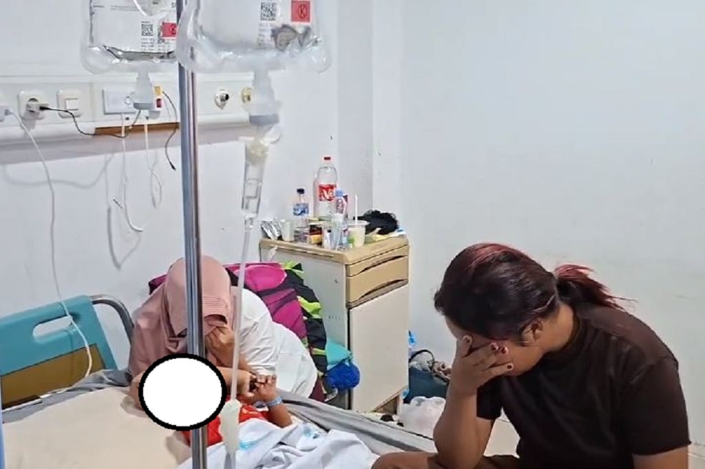 Sadis! Balita 2,5 Tahun di Karawang Dianiaya Pacar Ibu, Mata dan Lidah Dijepit Tang