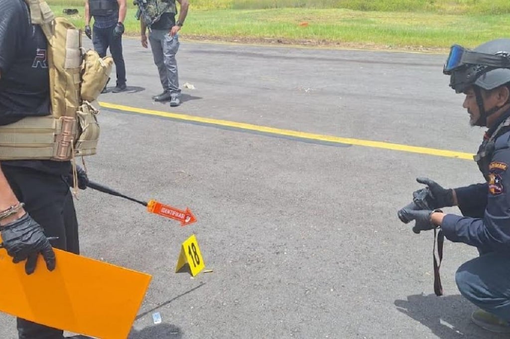 Olah TKP Penembakan Pesawat Smart Air di Bandara Koroway Batu, Ditemukan 13 Lubang Peluru