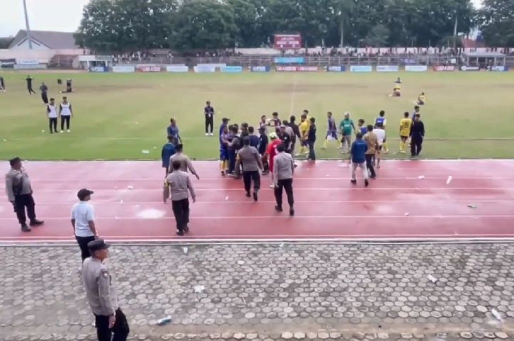 Final Liga 4 Lampung Ricuh, Wasit Dikejar dan Dipukul usai Anulir Gol