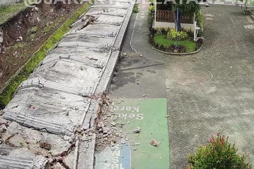 Tembok Bangunan Mewah Roboh di Jaksel Diduga karena Struktur Tanah Labil