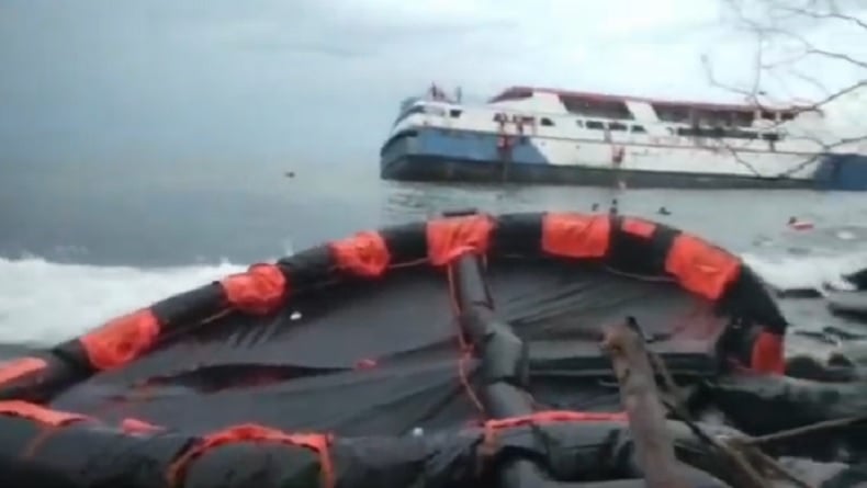 Tabrak Karang, KM Intim Teratai Bawa Ratusan Penumpang Kandas di Perairan Pulau Makian 