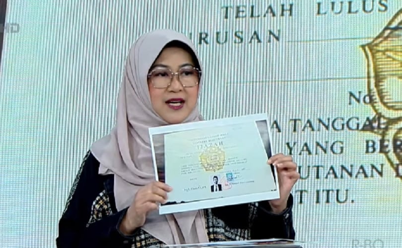 Dokter Tifa Beberkan Kejanggalan Ijazah Jokowi yang Diunggah Kader PSI: Usia Ijazah Belum 40 Tahun