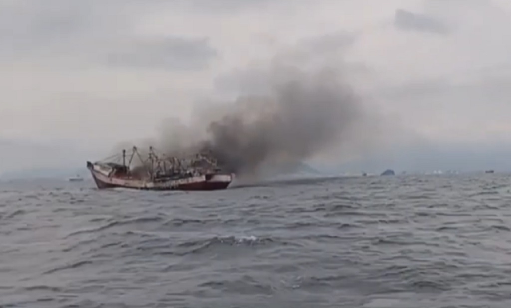 Kapal Nelayan Terbakar di Pulau Sanghyang Pandeglang, 1 Tewas 2 Hilang