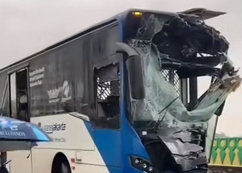 24 Penumpang Terluka usai 2 Bus Transjakarta Adu Banteng di Jalur Layang Cipulir