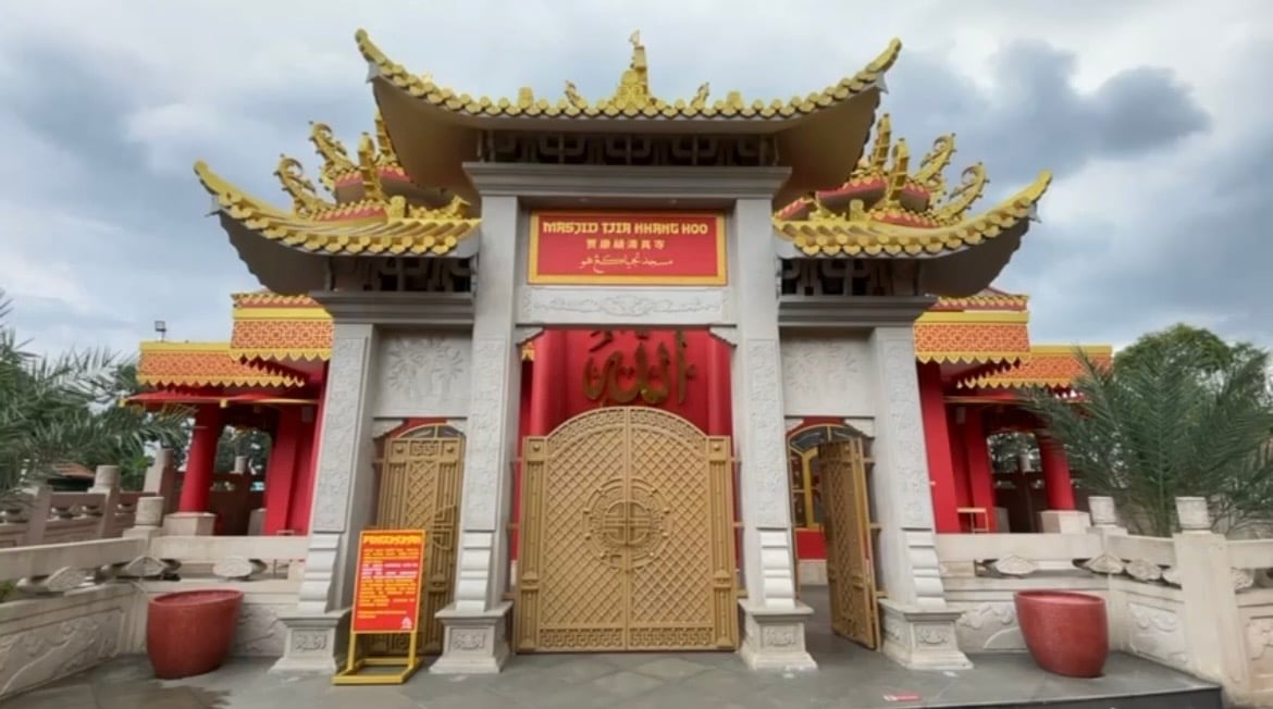 Indahnya Masjid Tjia Kaang Hoo dengan Arsitektur Tionghoa dan Betawi yang Megah!