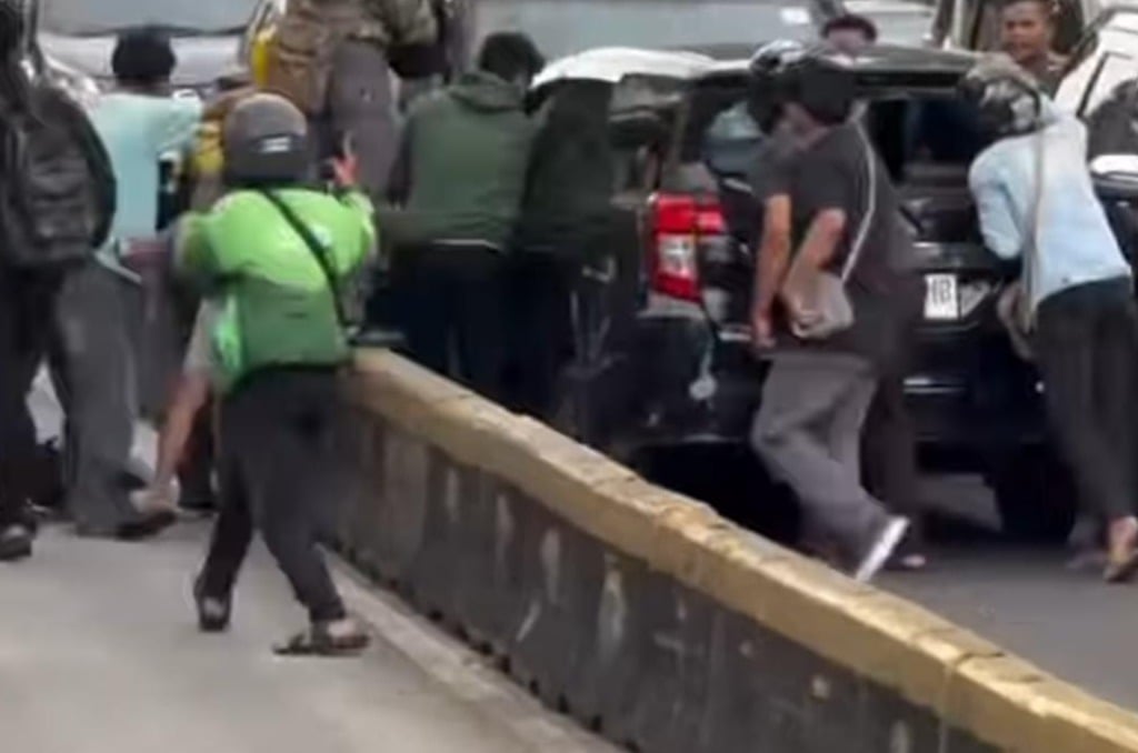 Viral Mobil Lawan Arah hingga Diamuk Massa di Gunung Sahari, Pelaku Diamankan Polisi