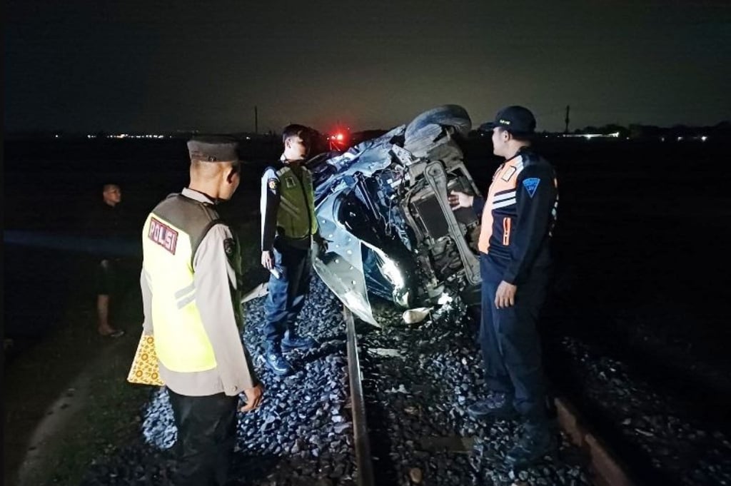 Kecelakaan Maut Kereta Api Tabrak Mobil di Grobogan, 3 Orang Tewas