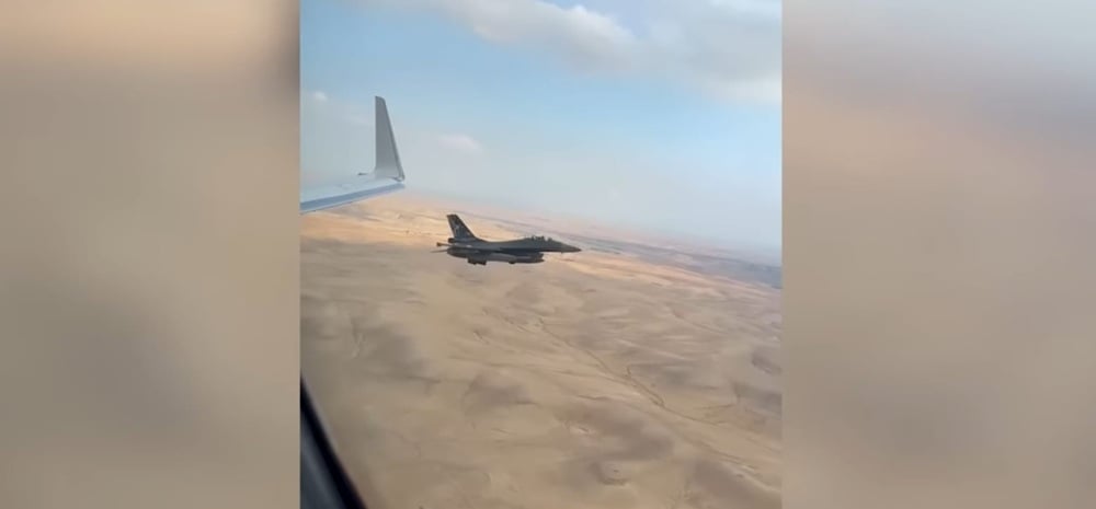 Momen Pesawat Prabowo Dikawal Jet Tempur saat Masuki Langit Yordania 