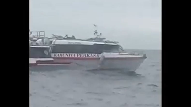 Kapal Cepat Bawa 108 Penumpang Dihantam Ombak di Selat Lombok, Lambung Depan Pecah