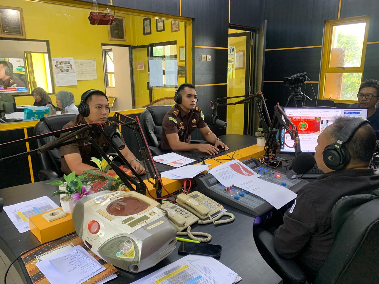 Lewat Dialog Radio, Kejari Kotabaru Tegaskan Kawal Pembentukan Koperasi Merah Putih