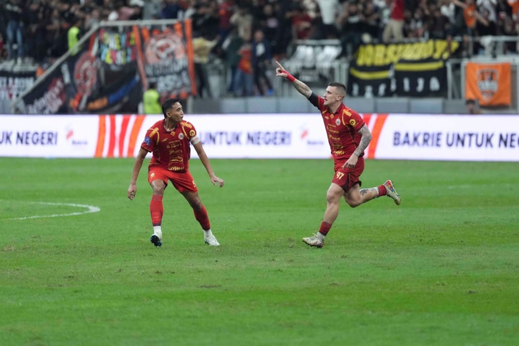 Mauricio Souza Puji Habis Fabio Calonego usai Gol Roket ke Gawang Borneo FC 