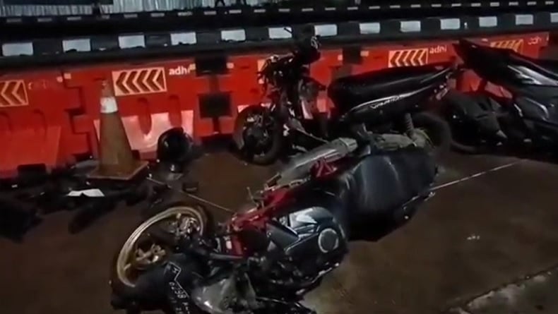 Kecelakaan Beruntun di Exit Tol Bawen, Truk Boks Diduga Rem Blong Tabrak Mobil dan 8 Motor