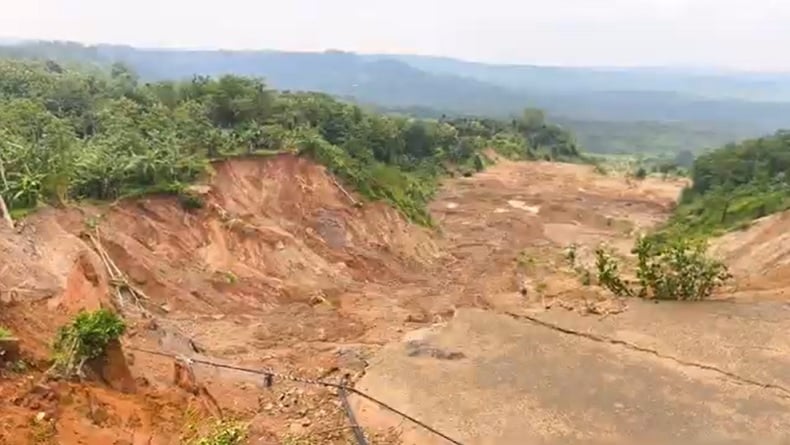 Hujan Deras Picu Longsor Meluas di Semarang, Permukiman Warga Terancam