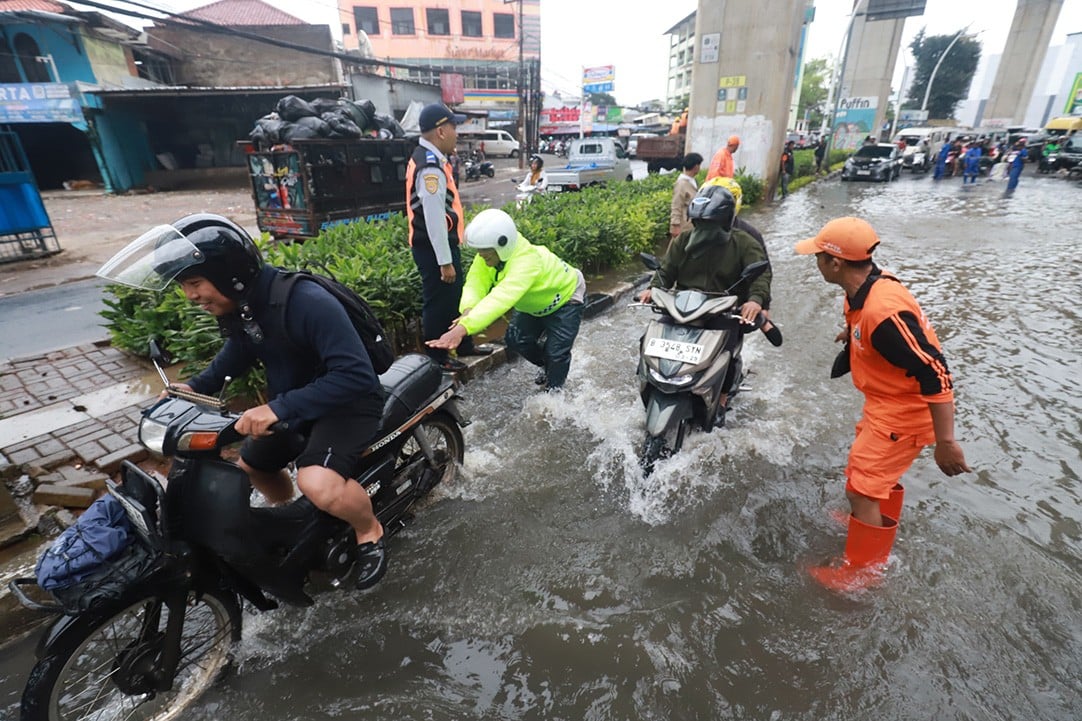 Banjir Jakarta Belum Surut, 64 RT Masih Terendam Air