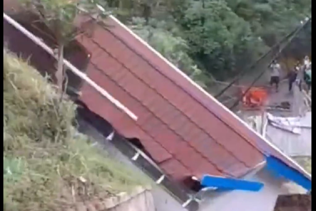 Mencekam! Detik-Detik Longsor Seret Gedung SMP Muhammadiyah Cilibur Brebes