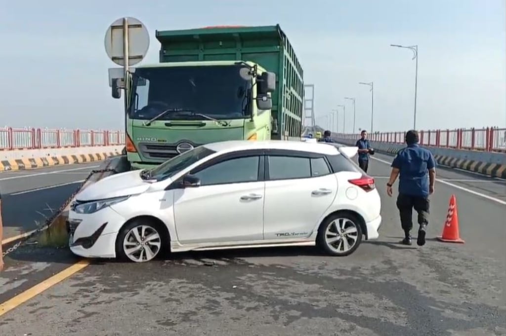 Kecelakaan di Jalur Mudik Suramadu, Truk Tabrak Sedan Bawa Satu Keluarga