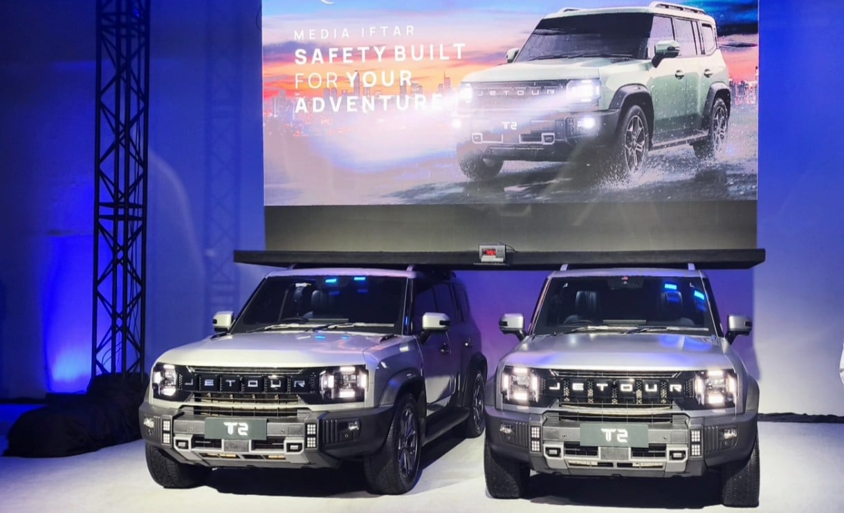 Jetour Tunjukkan Kekuatan Rangka Mobil T2, Ditimpa Beban Ratusan Kilogram