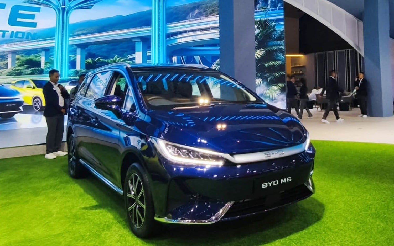 Tertangkap sedang Diuji Jalan, Apakah M6 PHEV Bakal Mengaspal di Indonesia? Begini Kata BYD