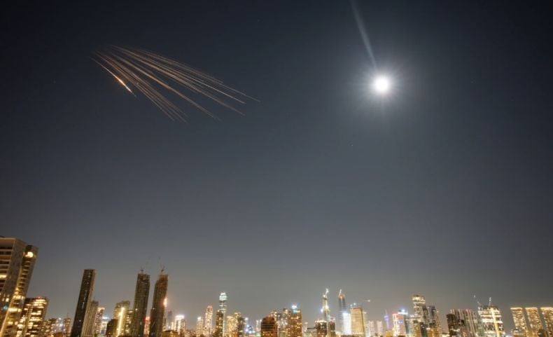 Iran Siap Ladeni Serangan AS: Kami Punya Banyak Kejutan!