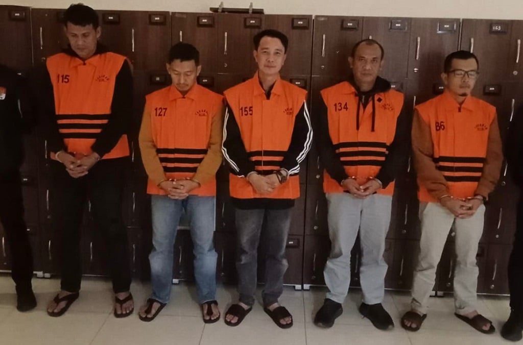 Penampakan Bupati Rejang Lebong Fikri Thobari Pakai Rompi Oranye KPK