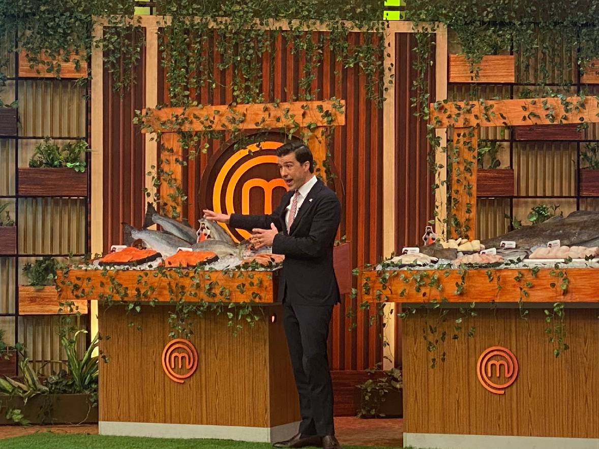 Spesial Banget! Luke J Lindberg Buka MasterChef Indonesia dengan Tantangan Seafood asal Alaska