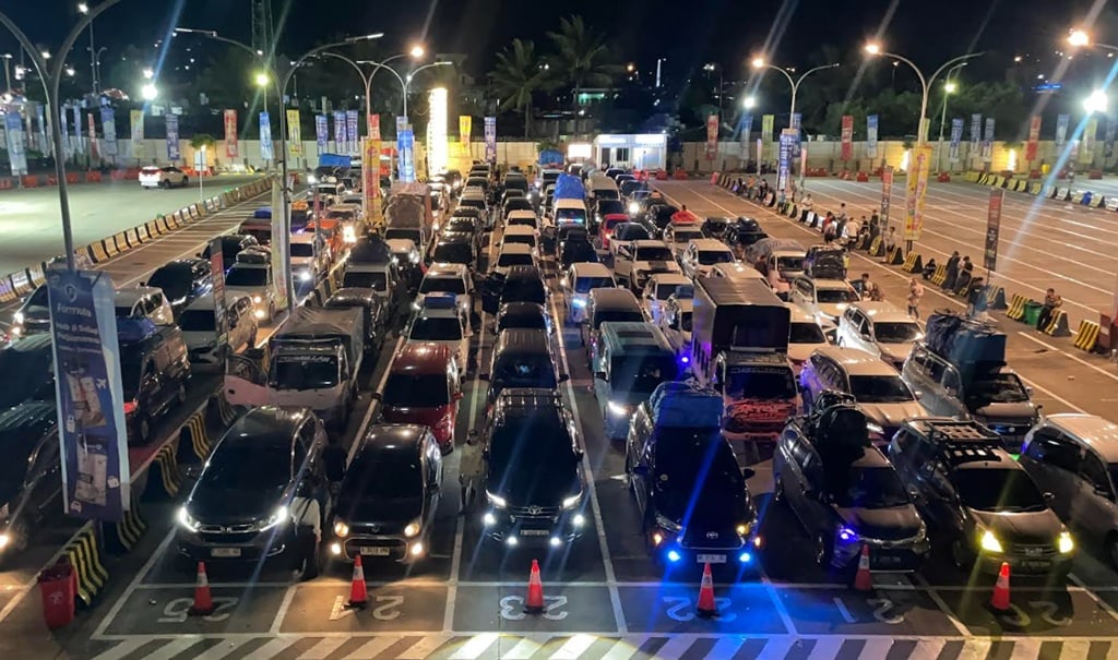 H-5 Lebaran, Antrean Panjang Kendaraan Kembali Terjadi di Pelabuhan Merak