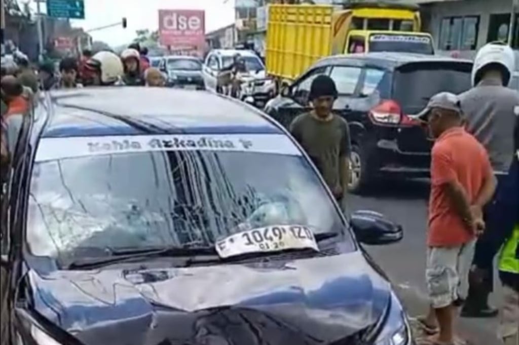 Kecelakaan Mobil Oleng Tabrak 2 Motor di Puncak Cianjur, 1 Orang Tewas