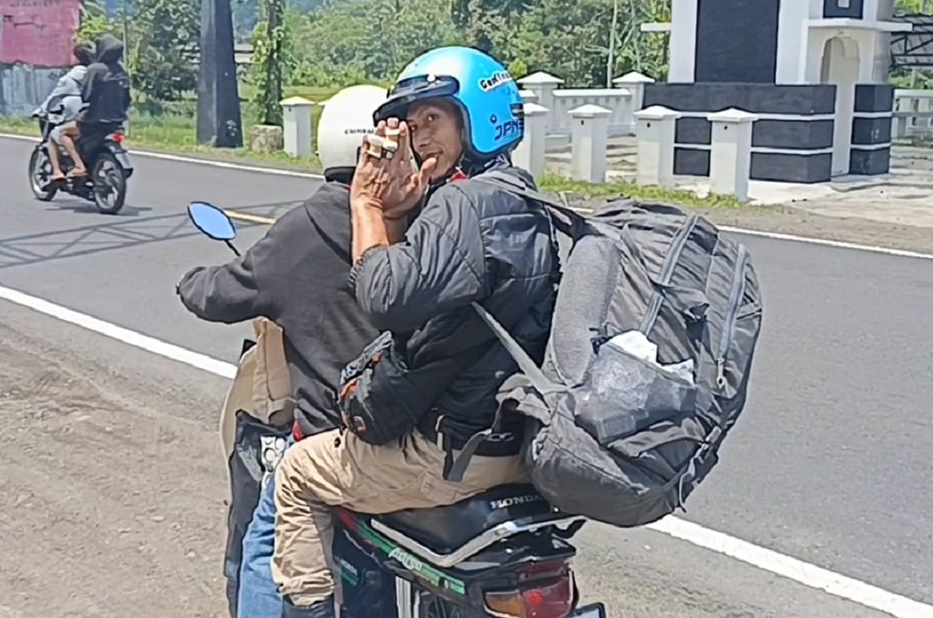 Cerita Yusuf dan Tifani, Ayah-Anak Mudik Bandung-Tasik 6 Jam Boncengan Naik Motor
