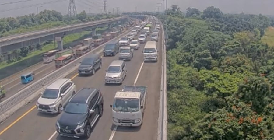 Kecelakaan Beruntun di Tol MBZ KM 46, Lalu Lintas Arah Cikampek Tersendat  