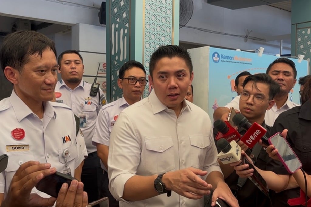 Seskab Teddy Ungkap Perintah Prabowo: Kereta Api dan Stasiun Harus Lebih Nyaman