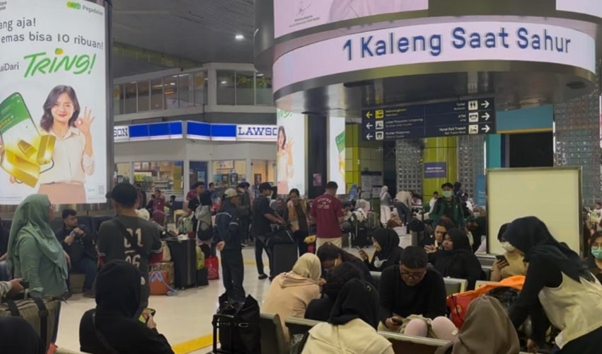 H-3 Lebaran, Stasiun Gambir Masih Dipadati Pemudik