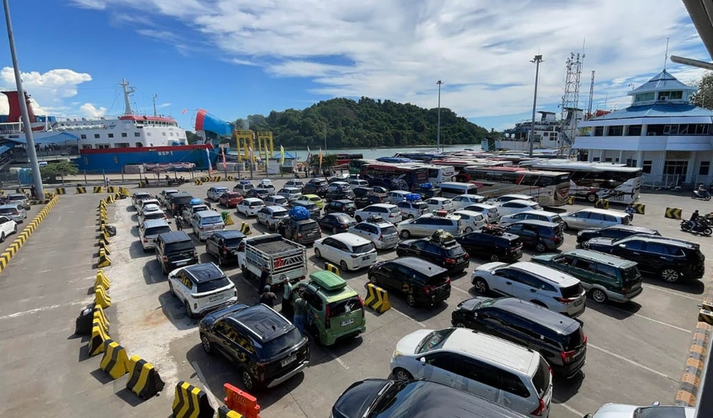 Pelabuhan Merak Dipadati Kendaraan, 5 Dermaga Dibuka