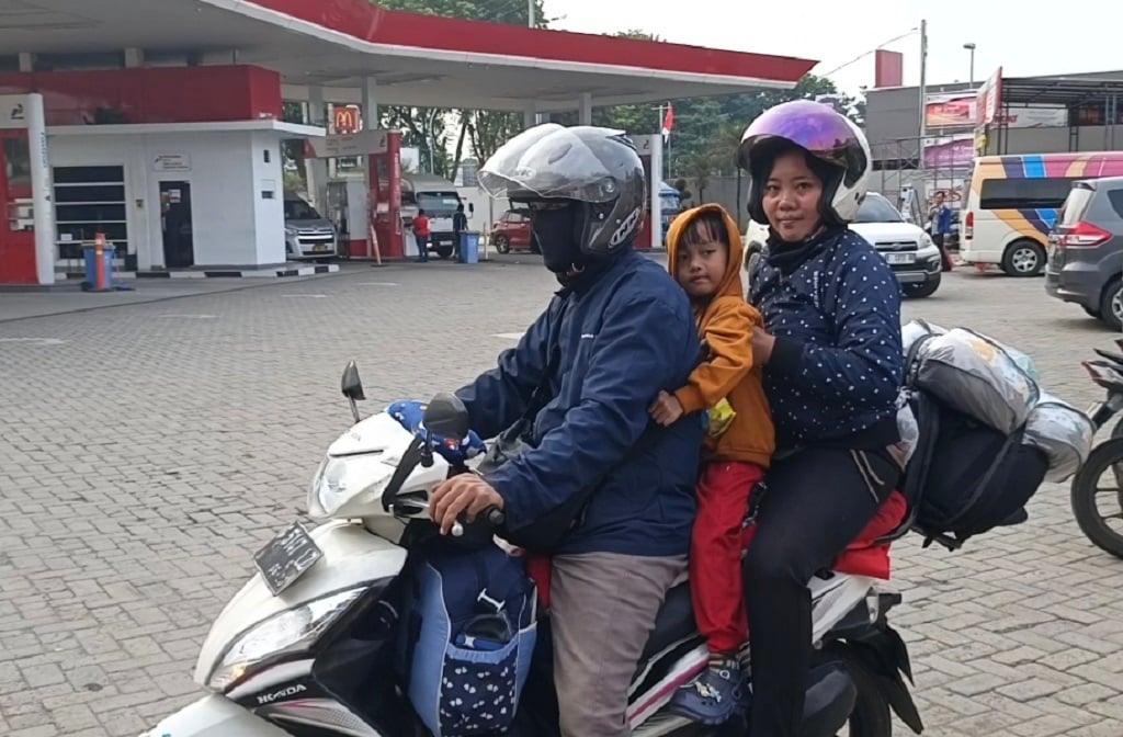 Turuti Kemauan Anak, Pasutri asal Tangerang Mudik Naik Motor ke Brebes