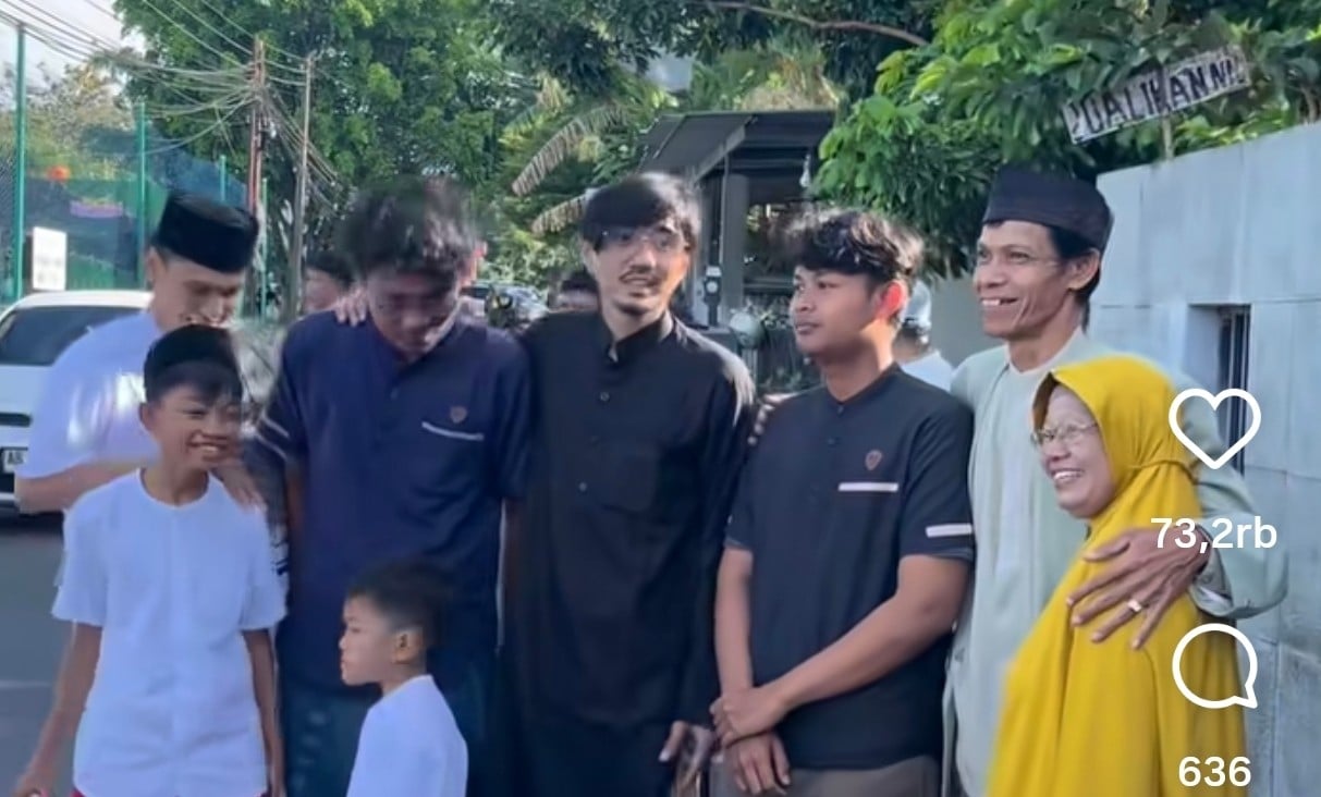 Momen Duta Sheila On 7 Salat Id di Yogyakarta, Auto Diserbu Foto Warga 