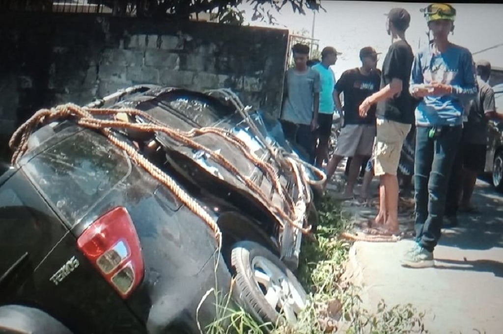 Kecelakaan Mobil Pemudik asal Jakarta Terguling Masuk Sawah di Bantul, 1 Tewas 7 Luka