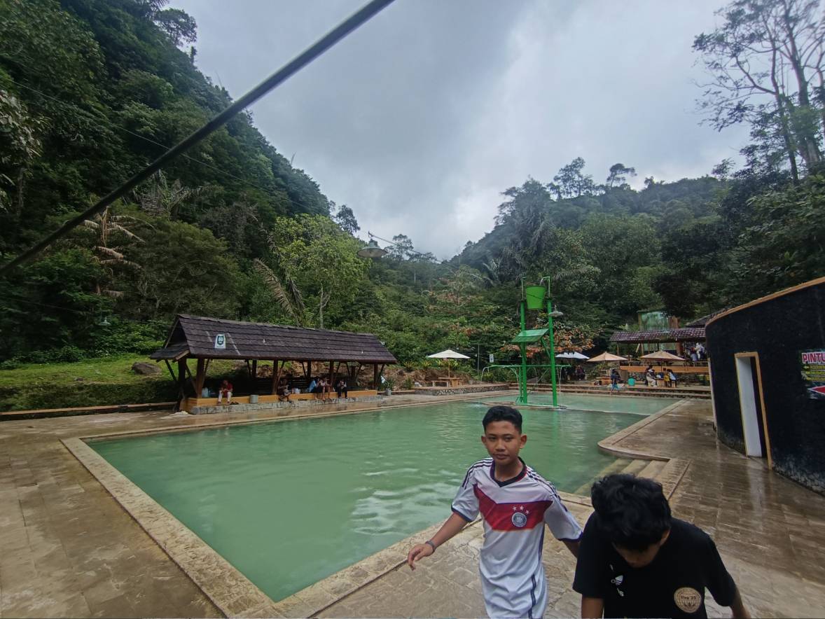 Gunung Galunggung Tak Pernah Sepi, Kolam Air Panas Jadi Incaran!